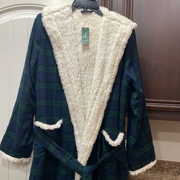 L.L. Bean men’s robe. - Picture 2 of 11